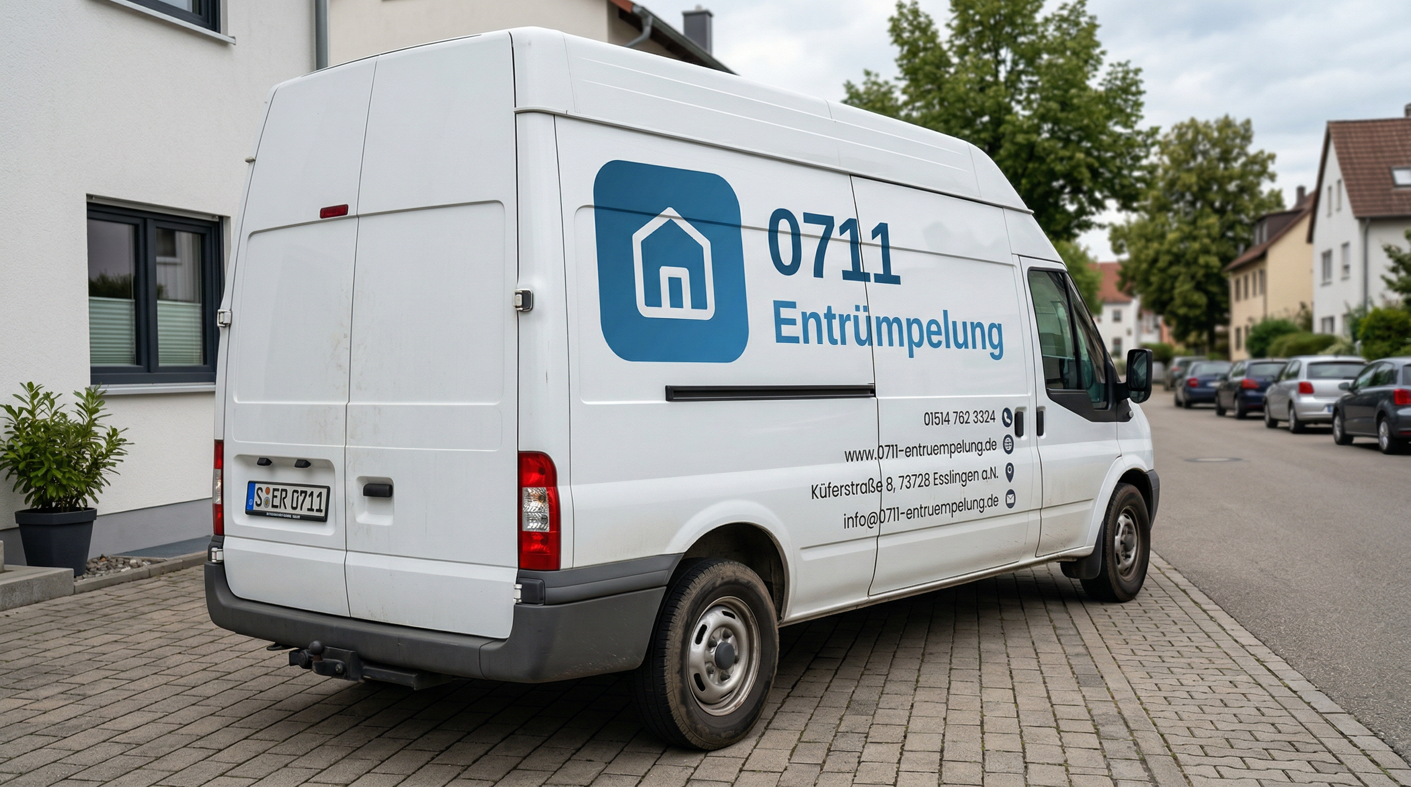 0711 Entrümpelung – Transporter mit Logo
